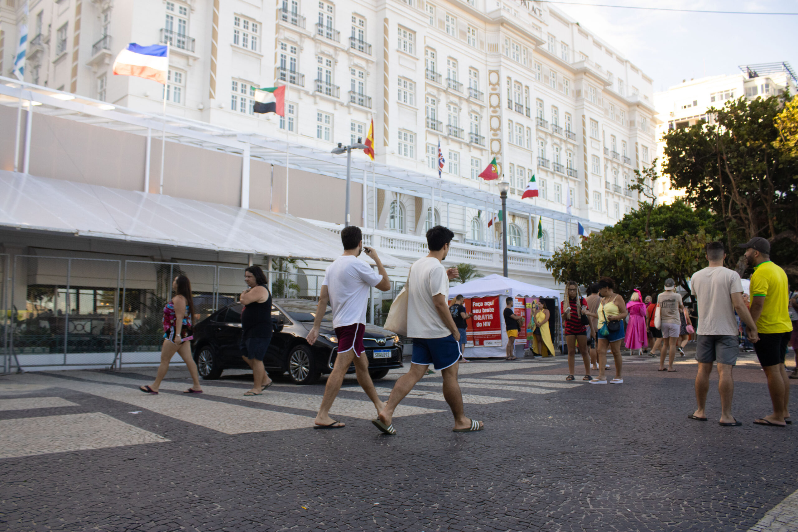 Crowds gathering near the Copacabana Palace on the day of the Lady Gaga concert